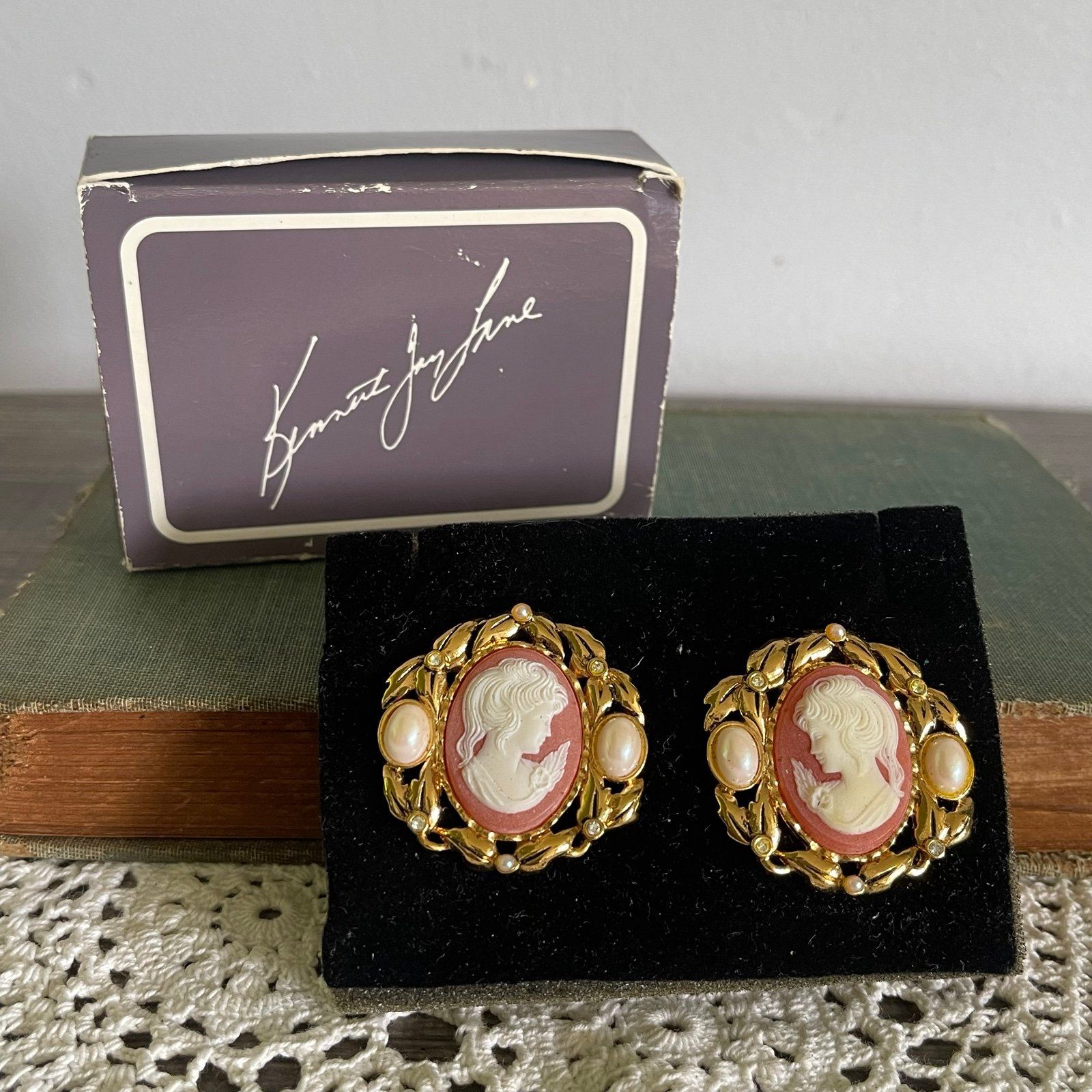 Vintage Kenneth Jay Lanr Kjl By Avon Cameo Clip On Earrings